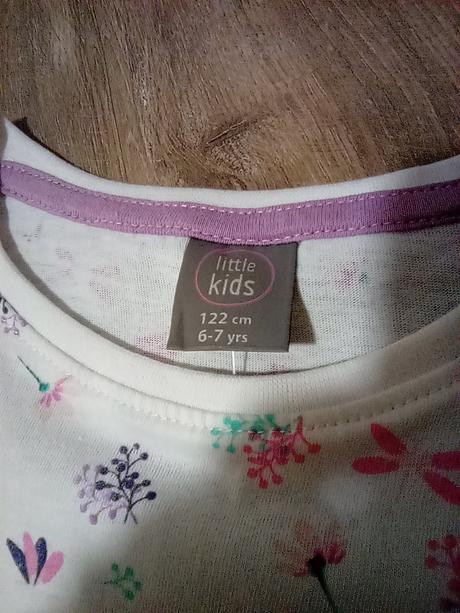 Dievčenské tričká, 122