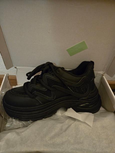 Damske nove tenisky, 38