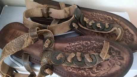 Krásne letné kožené sandále  zn. bullboxer, 38