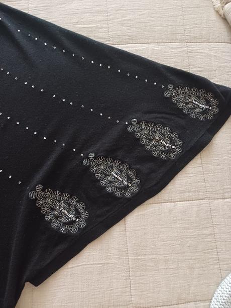 Čierny top s výšivkami, č.m/l, l