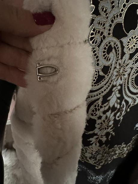 Krásna mäkučká béžová vesta s kapucňou zn. magenta, l / m