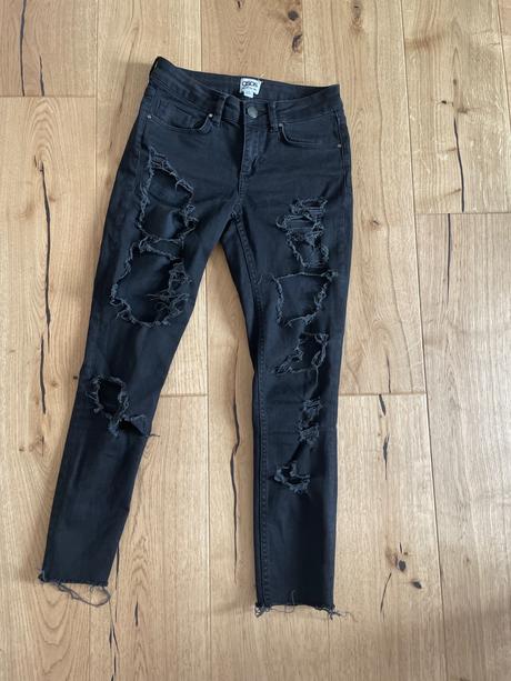 Dámske roztrhané rifle, 32