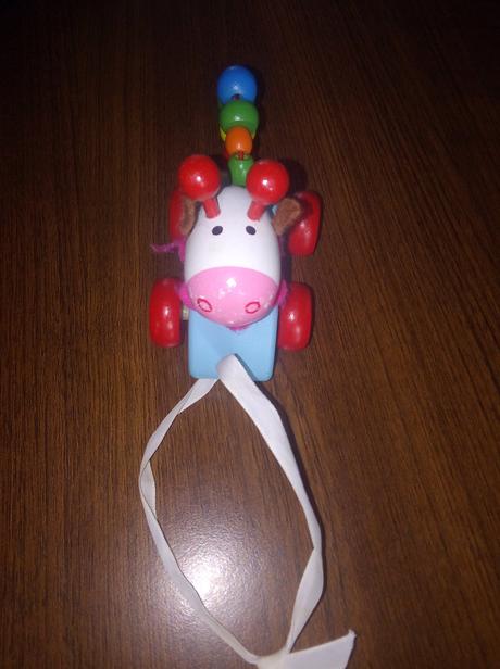 Drevena kravička na tahanie 12cm, 