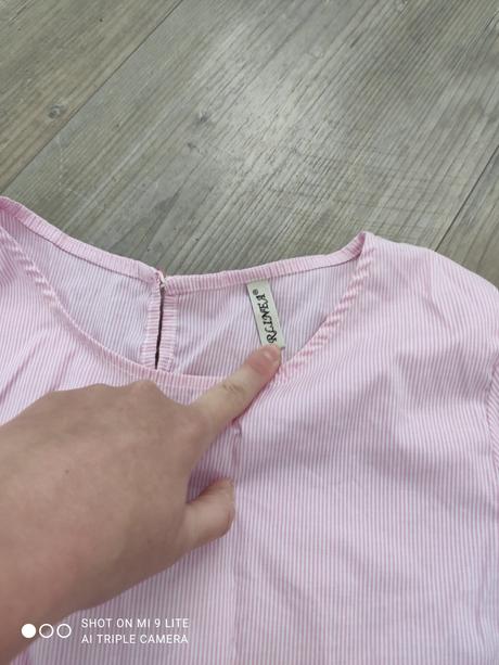 Ruzova bluzka s volanikmi, s