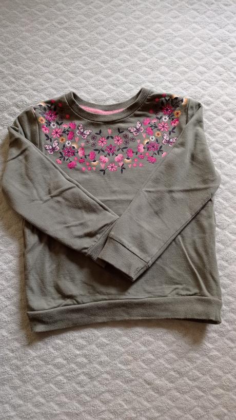 Mikina s kvietkami, 104