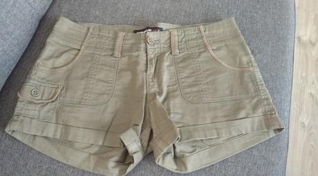 Šortky, s