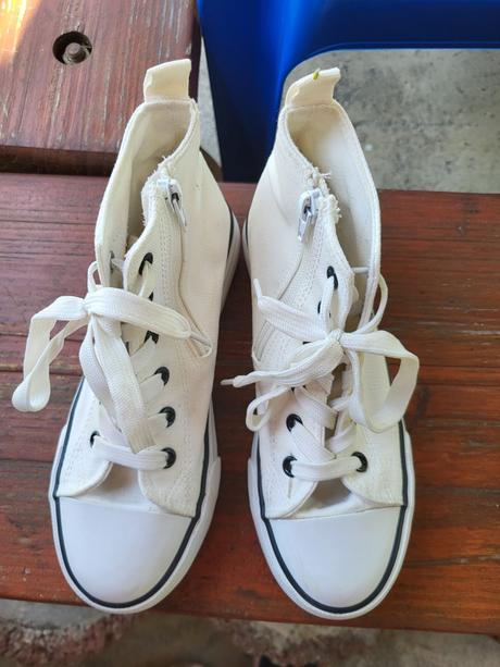 Platené tenisky + doporučené poštovné, reserved,34