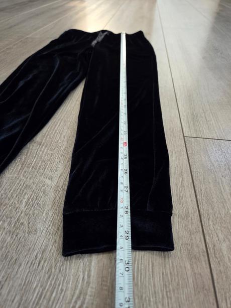 Zamatové nohavice, 128