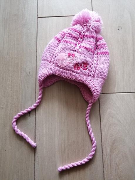 Čiapka s mačkou a brmbolcom na zaviazanie, <50