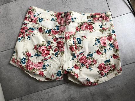 Kraťasy xs kvetované, xs