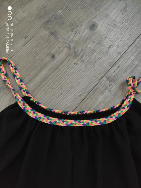 Top s farebnymi ramienkami, 