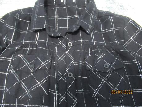 Pekná čierno strieborná blúzka, 146