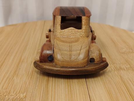 Umelecký vintage drevený model vw beetle 90. roky,