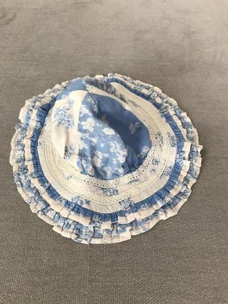 Klobuky, m&co,74
