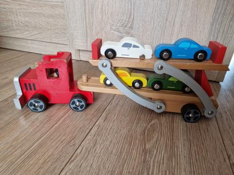 Nákladné drevené auto, 