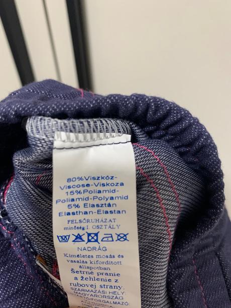 Tmavomodré legíny máša a medveď, 92