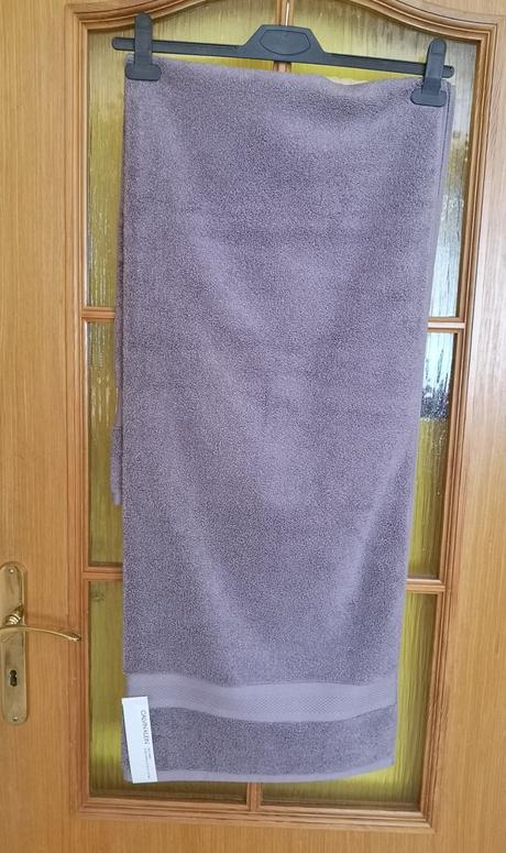 Calvin klein osuška veľkosť 142 cm x 76 cm,