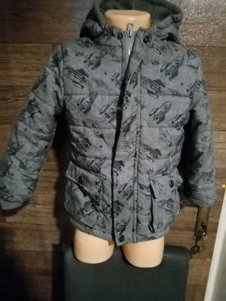 Chlapčenska vetrovka, 104