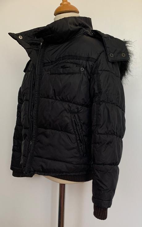 Čierna vetrovka s kapucňou, 128