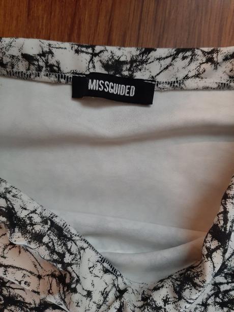 Elastická, krátka sukňa s potlačou, s