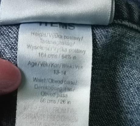 Dve rovnaké riflové sukničky, items,158