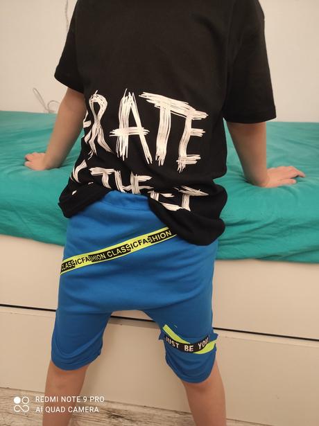 Kralovske modre kratasy neon 104/110, 104