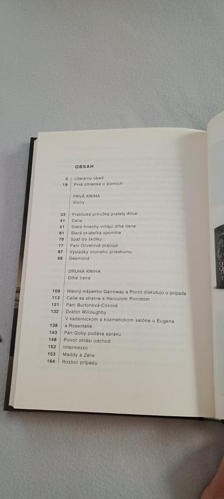 A.christie slony nezabúdajú,