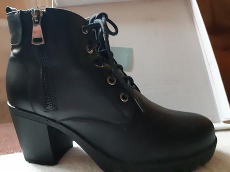 Kotnikove topanky, 39