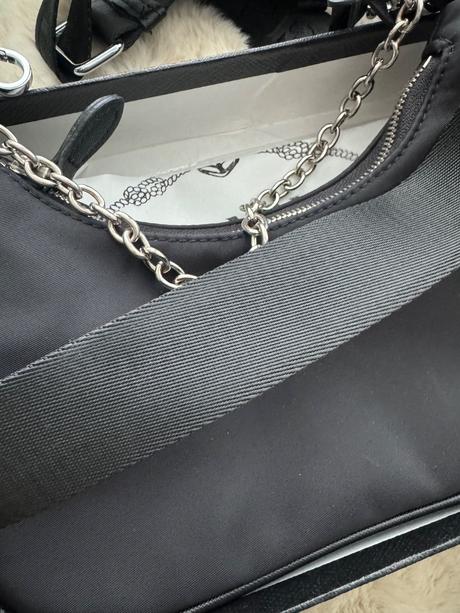 Cierna nylonova crossbody kabelka, 