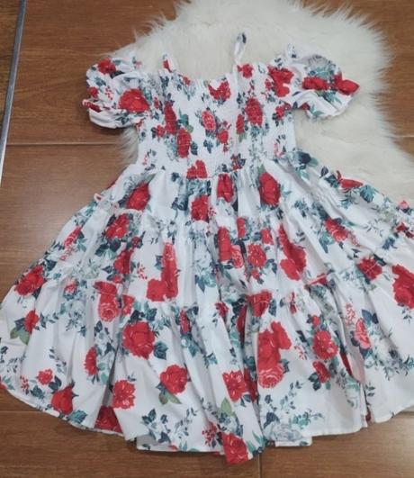 Kvetované šaty, 128