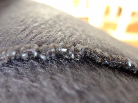 Tmavomodrá deka 95 x 74 cm,