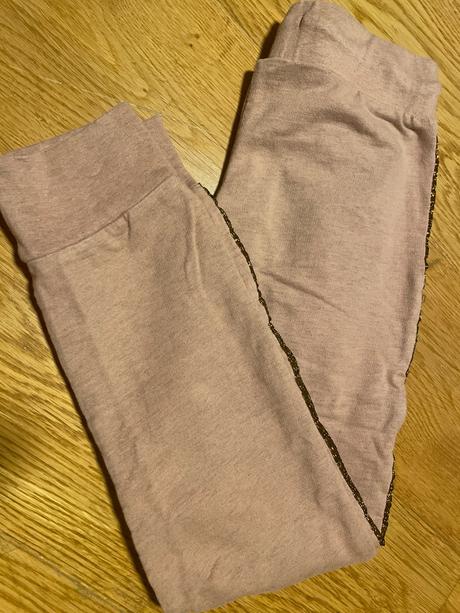 Tepláky s lesklým lemovaním, 140