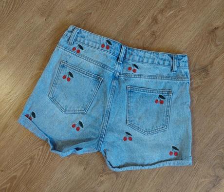 Balík oblečenia s, s