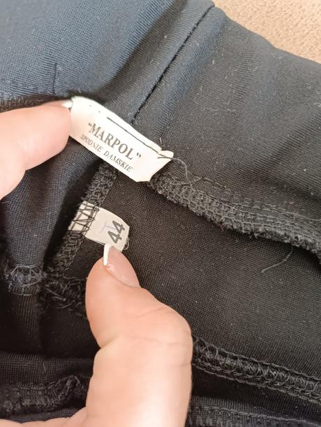 Hrubšie nohavice, 44