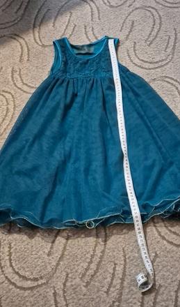 Smaragdové šaty, 128