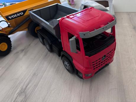 Volvo a mercedes nakladiak, 