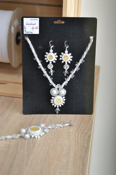 Biela šujtášová sada šperkov, 