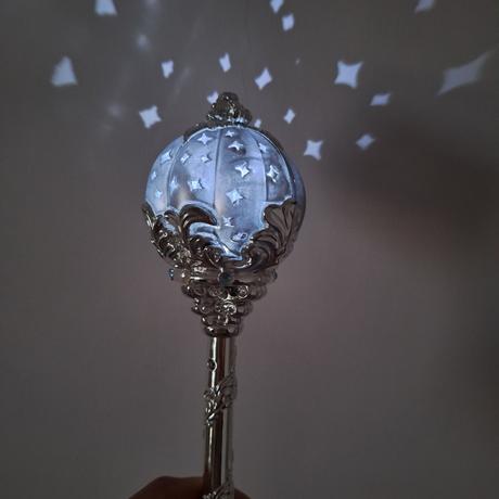 Walt disney korunka a carovna svietiaca palicka, 