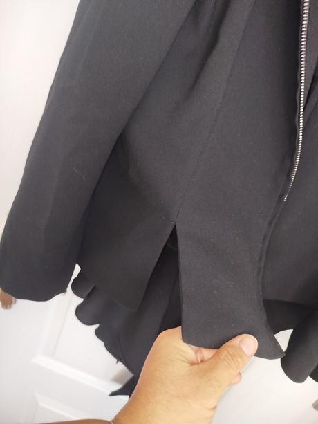 Zara zaujímavé sako vzadu s volanom, zara,l