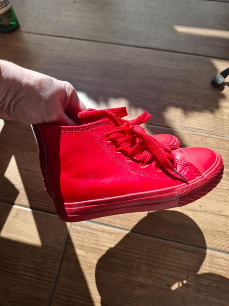 Červené tenisky vyteplené, 31