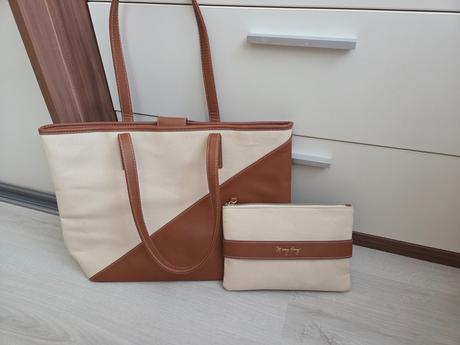 Kabelka a tasticka, mary kay