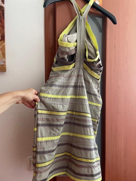 Extravagantné saty s pásikmi na chrbte, 38