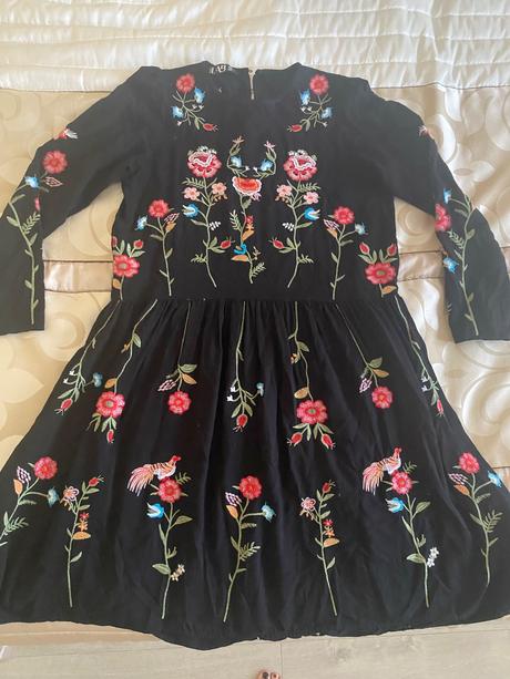 Šaty vrátane doporučenej pošty, s