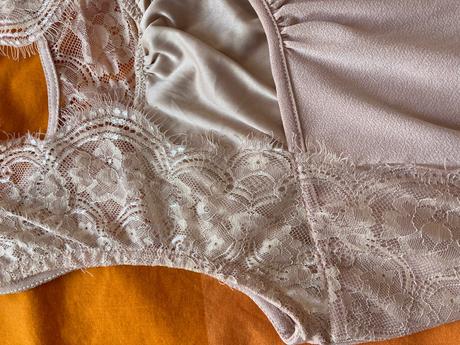 Dlhé saty s rozparkom, mango,s