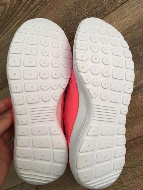 Ľahučké tenisky, 37