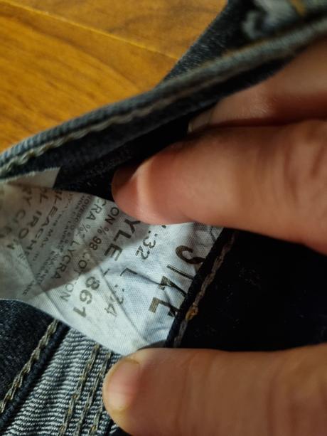 Tmavé elastické rifle, 32