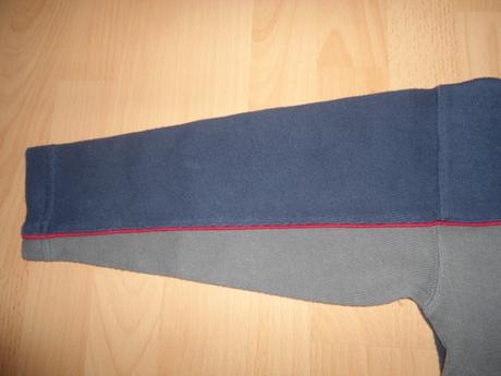 Tmavomodra mikina, 128