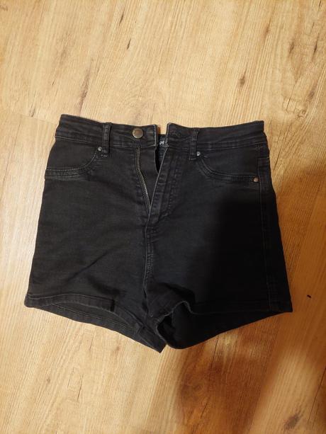 Šortky, s
