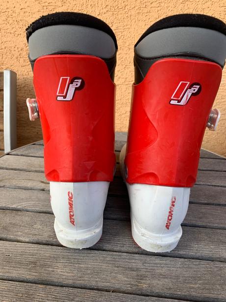 Lyžiarky, atomic,33