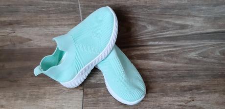 Ponožkové tenisky, 29